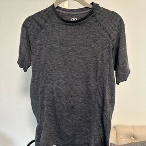 ALO Yoga Men's Charcoal Short Sleeve Tee
